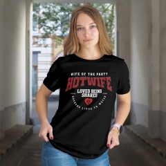 Personalisierbares DTF-Bügelmotiv – 4-zeilig – Motivstil: HOTWIFE