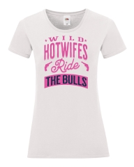 Damen T-Shirt rund Ausschnitt – Wild Hotwifes ride the bulls -