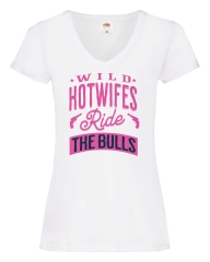 Damen T-Shirts V Ausschnitt – Wild Hotwifes ride the bulls -